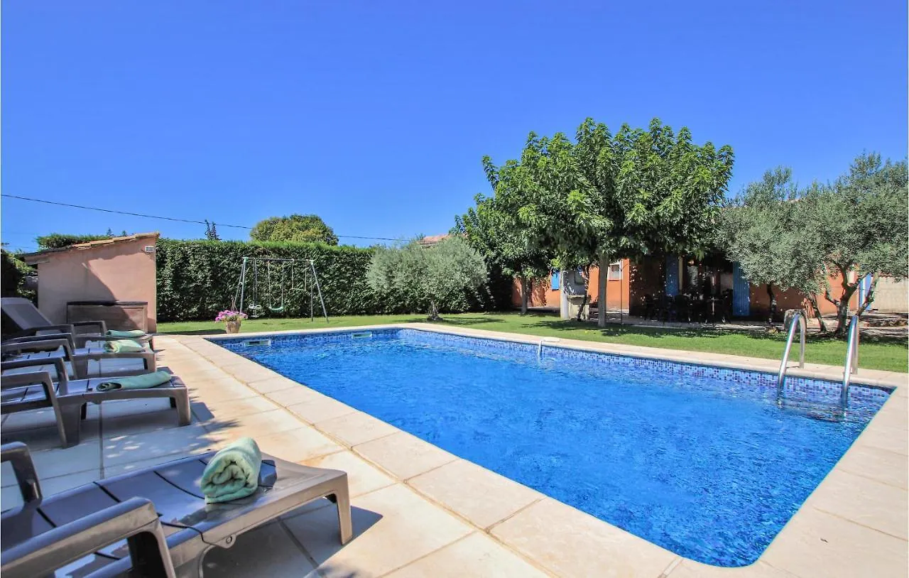 Holiday home Cozy Home In Carpentras