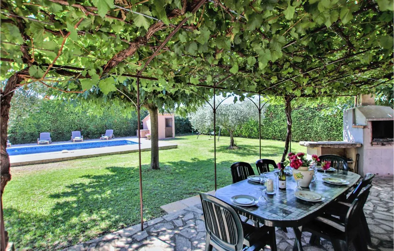 Holiday home Cozy Home In Carpentras France
